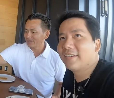 Hiện tại, những lùm xùm của Khoa Pug với ông trùm kim cương Johnny Đặng vẫn được cư dân mạng quan tâm dù chưa có hồi kết.