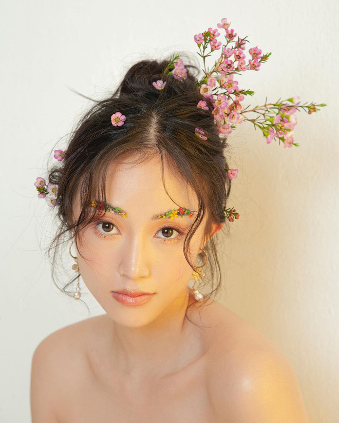  Hot girl Salim mới đây làm netizen ngỡ ngàng khi lên sóng loạt hình ảnh được bạn trai thiếu gia cầu hôn.