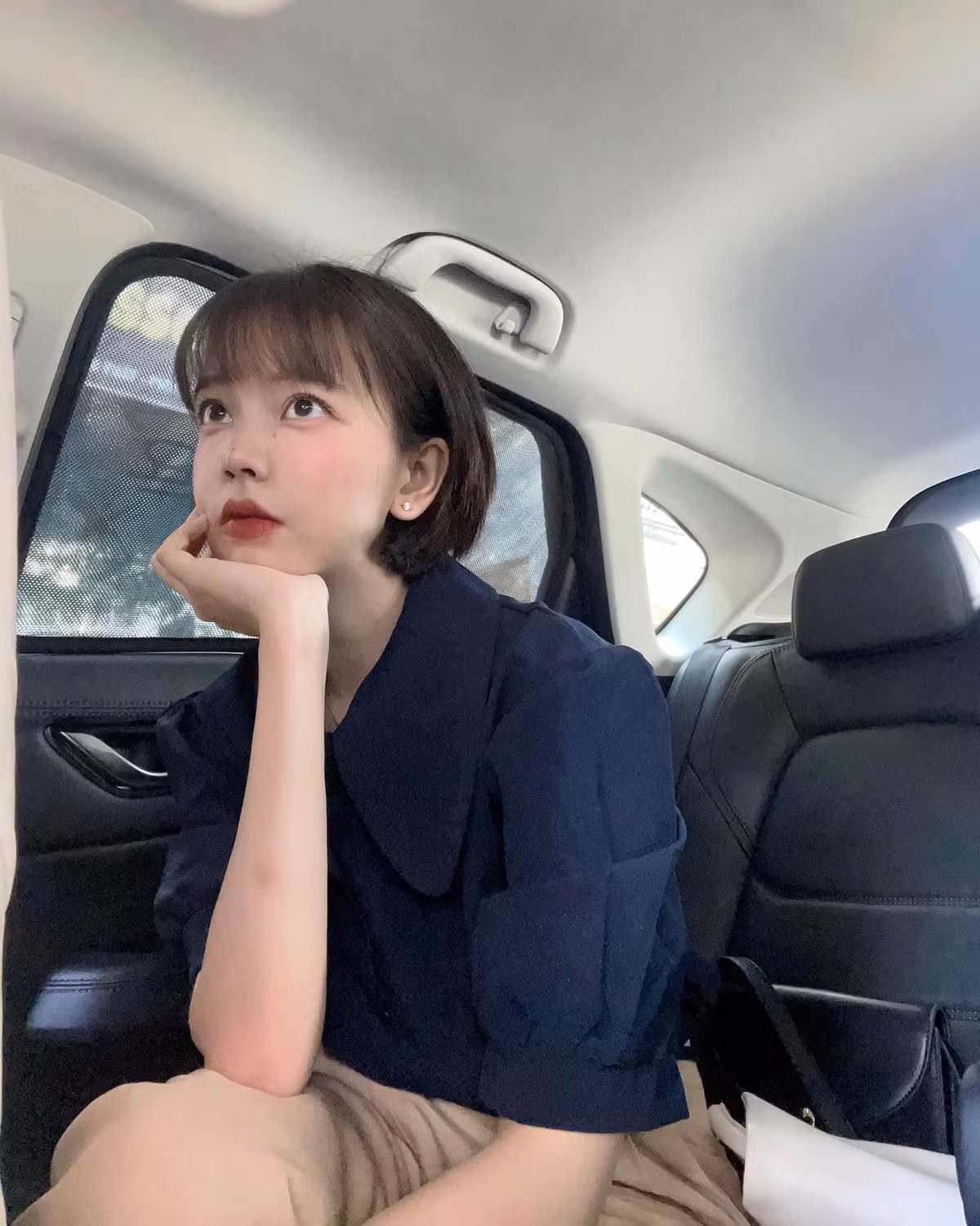 Châu Thư được cư dân mạng chú ý khi sở hữu gương mặt ngây thơ, body gợi cảm. Nhan sắc của nữ sinh Sài Gòn được ví như nàng thơ, ulzzang Hàn Quốc.