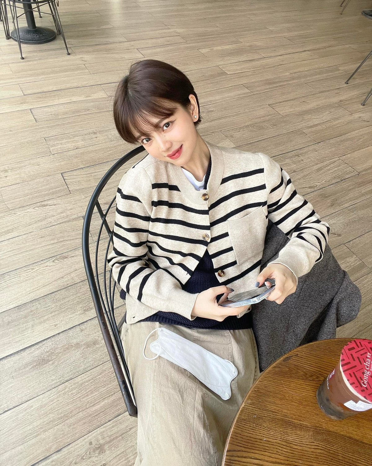 Võ Xuân Châu Thư được biết đến trên mạng với biệt danh “hot girl tóc tém”.