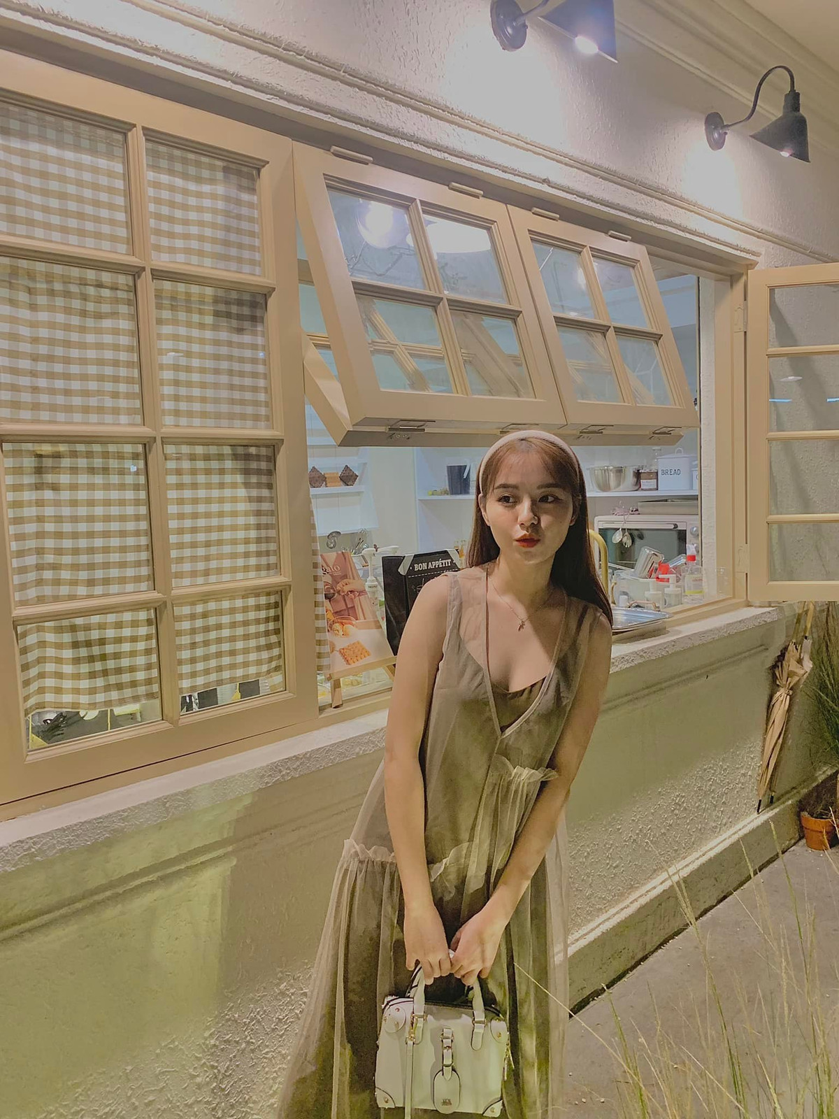 Trong một lần chia sẻ, Hạnh cho biết cô được nhiều nhãn hàng tìm tới, có thêm công việc và thu nhập từ 20-50 triệu đồng/tháng nếu chăm chỉ.