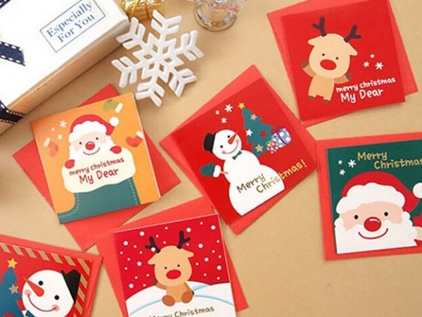 Thay vì mua sẵn những tấm thiệp ở cửa hàng, thế hệ 9x ngày đó lại thích tự tay ngồi tỉ mỉ làm một chiếc thiệp, viết chữ nắn nót để tặng người thân, bạn bè.