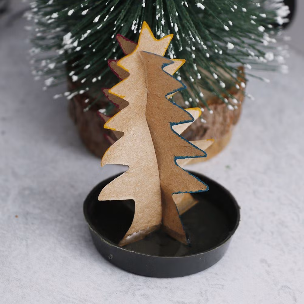 Nhắc đến món đồ được bày bán vào dịp Giáng sinh trong kí ức của teen 9x đầu tiên phải kể đến cây thông thần kì này.