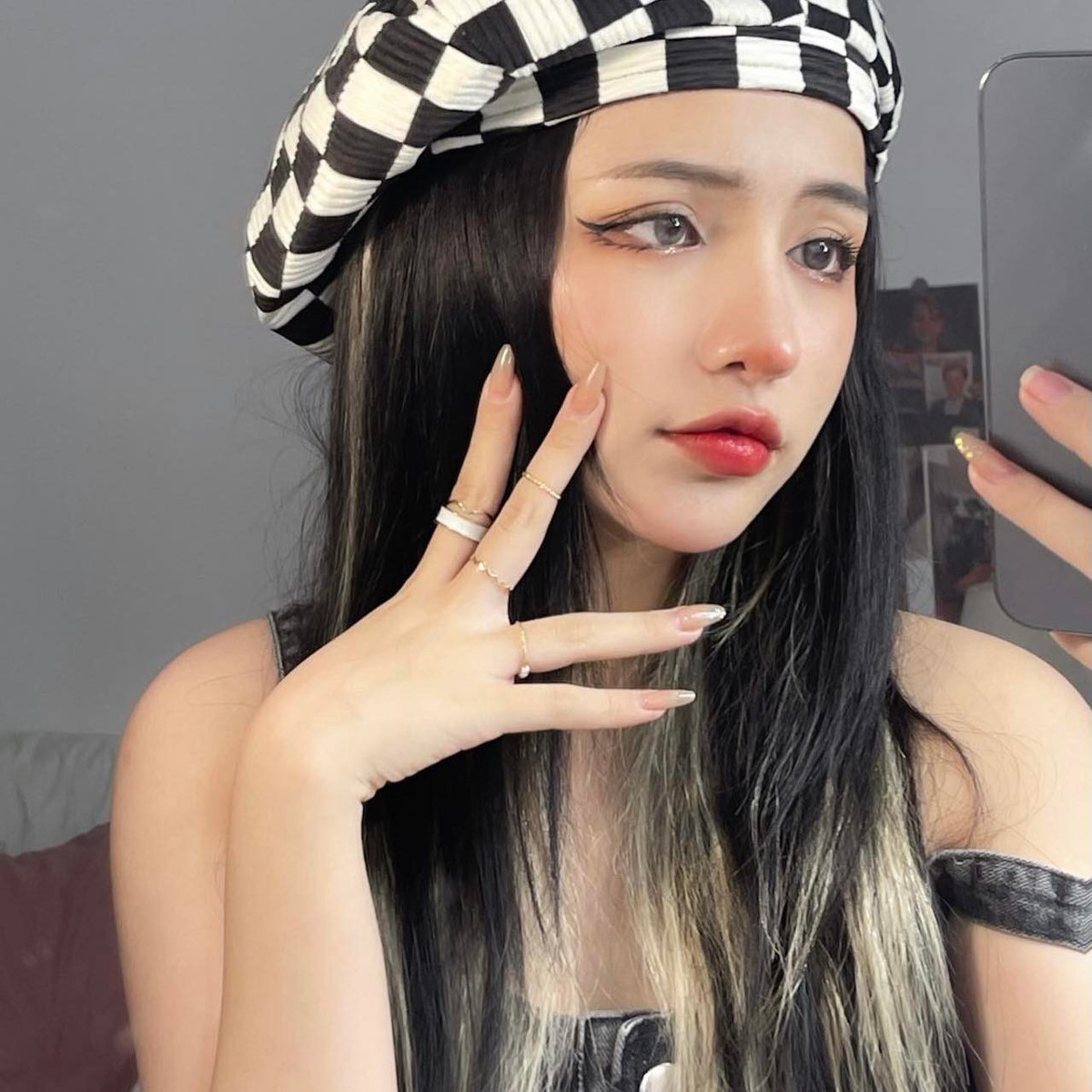 Là một KOLs tự do nên đa phần cô nàng hoạt động ở nhà là chính, ngoài ra 10X cũng là tuýp người hướng ngoại, thích tụ tập bạn bè.