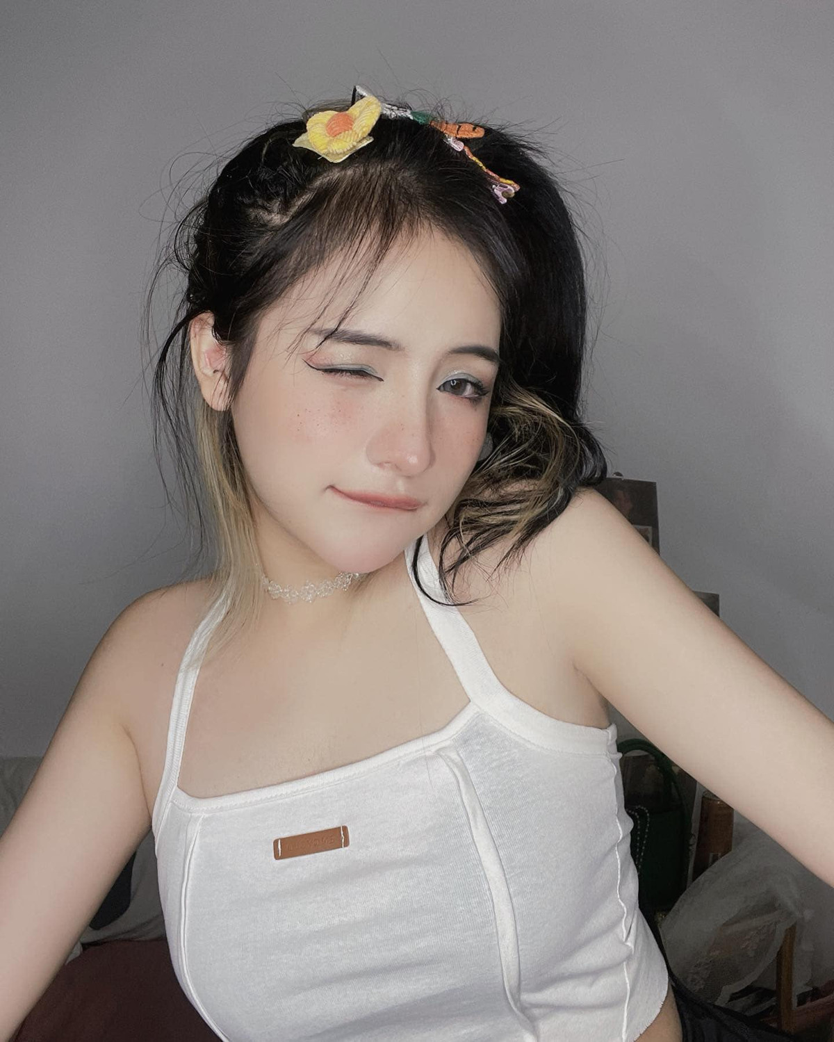 Cô còn được biết tới như một hot TikToker với số lượng người theo dõi khá khủng.