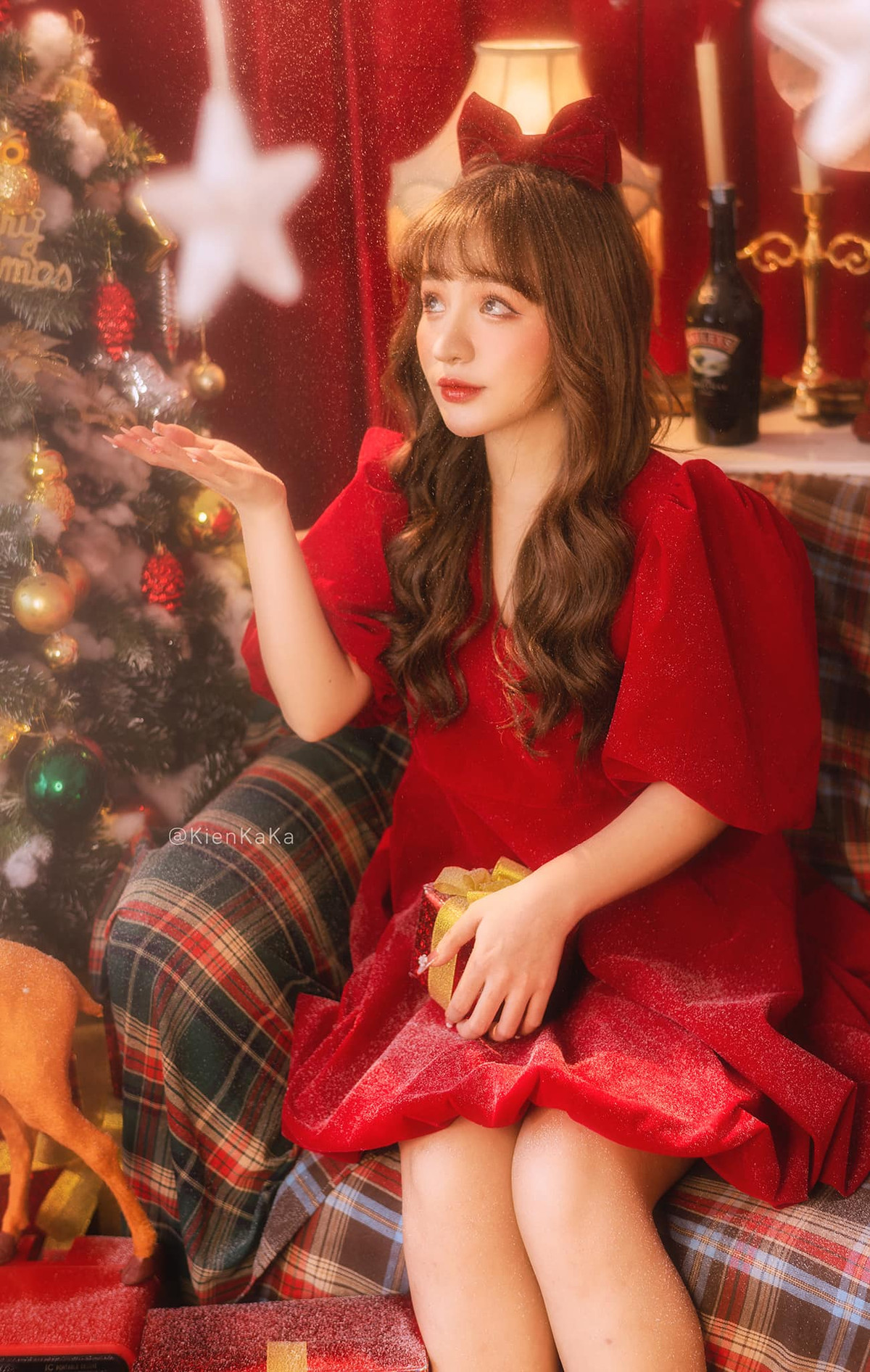 Từng là sinh viên ngành Quản trị khách sạn tại ĐH Phương Đông, cô nàng đang là gương mặt KOL, người mẫu ảnh được nhiều nhiếp ảnh gia và nhãn hàng yêu thích.