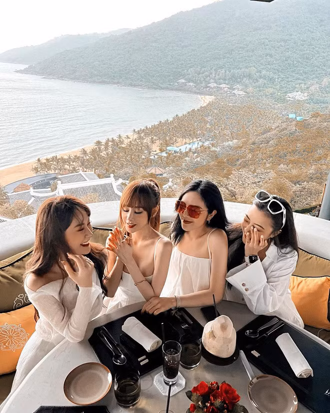 Đến mới đây nhất, netizen tiếp tục phát hiện bạn gái cũ Karik đã "âm thầm" xóa đi 1 story quan trọng liên quan đến đàng trai. Theo đó, Bella đã xóa đi ảnh chụp selfie có mang chiếc kính được cho là giống với Karik.