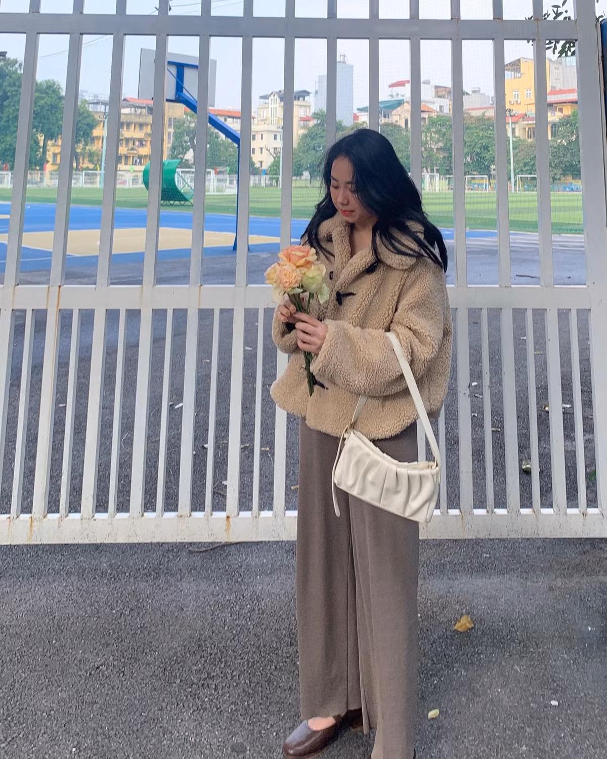 Hiện tại, cô sở hữu page có gần 1 triệu người dõi theo, trang cá nhân hơn 61 nghìn lượt theo dõi.