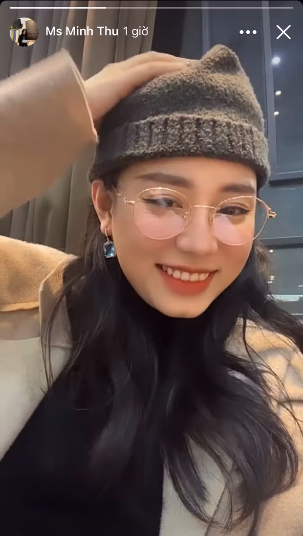 Lần này, cô giáo gen Z đăng ảnh nửa phần thân trên, không để lộ rõ bụng như lần trước nên cư dân mạng khó đoán biết được việc Minh Thu mang bầu là thật hay giả.