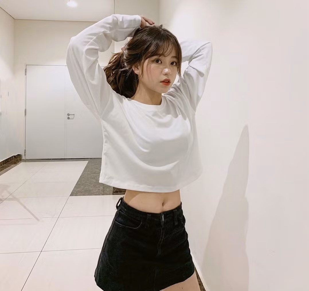 Từ khi trở thành "bạn gái tin đồn" Quang Hải, Thanh Thuỷ được biết đến nhiều hơn.