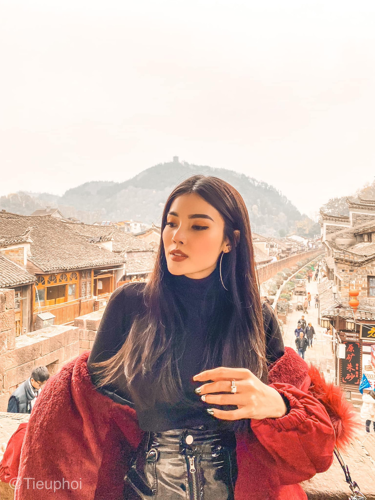 Vòng Phối Phối là một huấn luyện viên yoga và mẫu ảnh nổi tiếng.