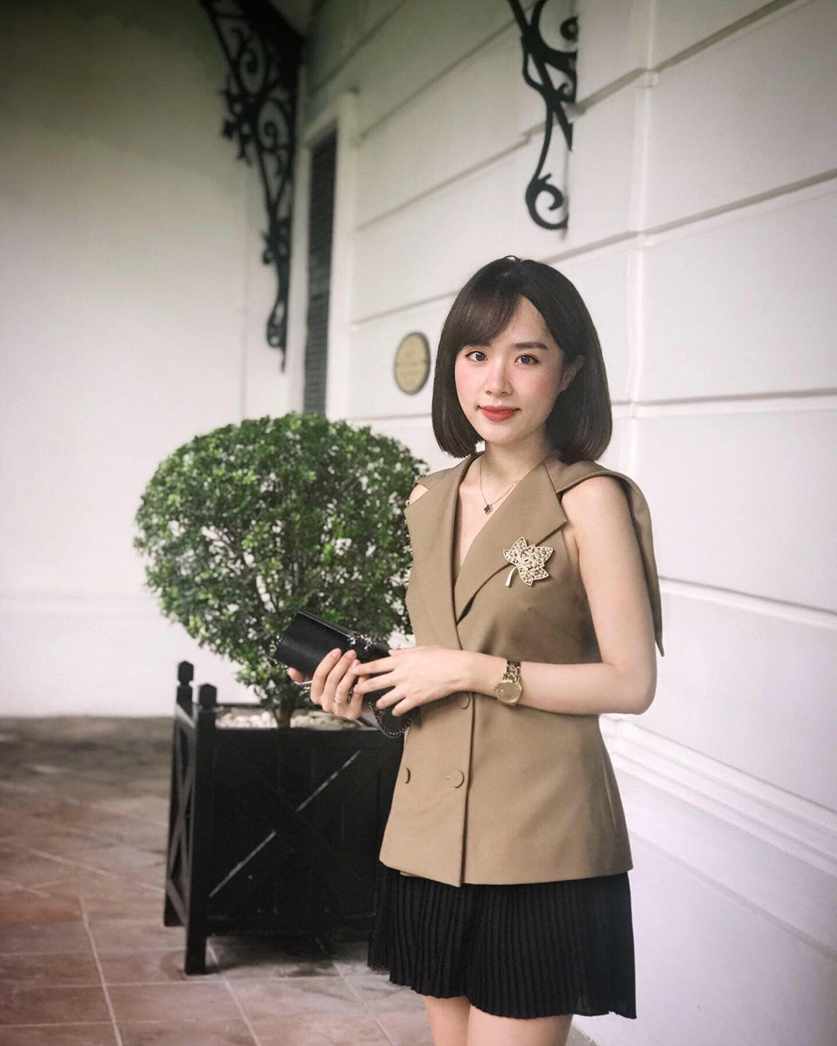 Nữ giảng viên từng trúng tuyển học thạc sĩ của Đại học Northestern, Boston, Mỹ nhưng sau đó quyết định sang Anh quốc để học thạc sĩ.