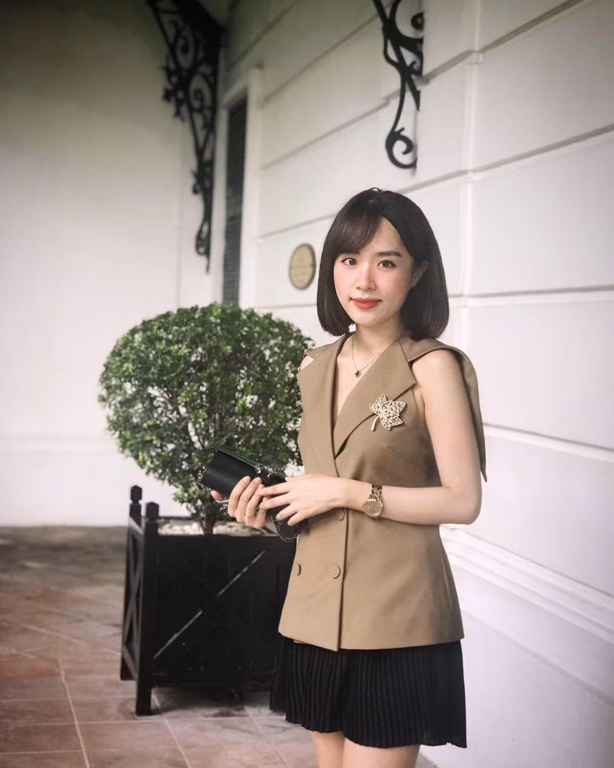 Nữ giảng viên từng trúng tuyển học thạc sĩ của Đại học Northestern, Boston, Mỹ nhưng sau đó quyết định sang Anh quốc để học thạc sĩ.