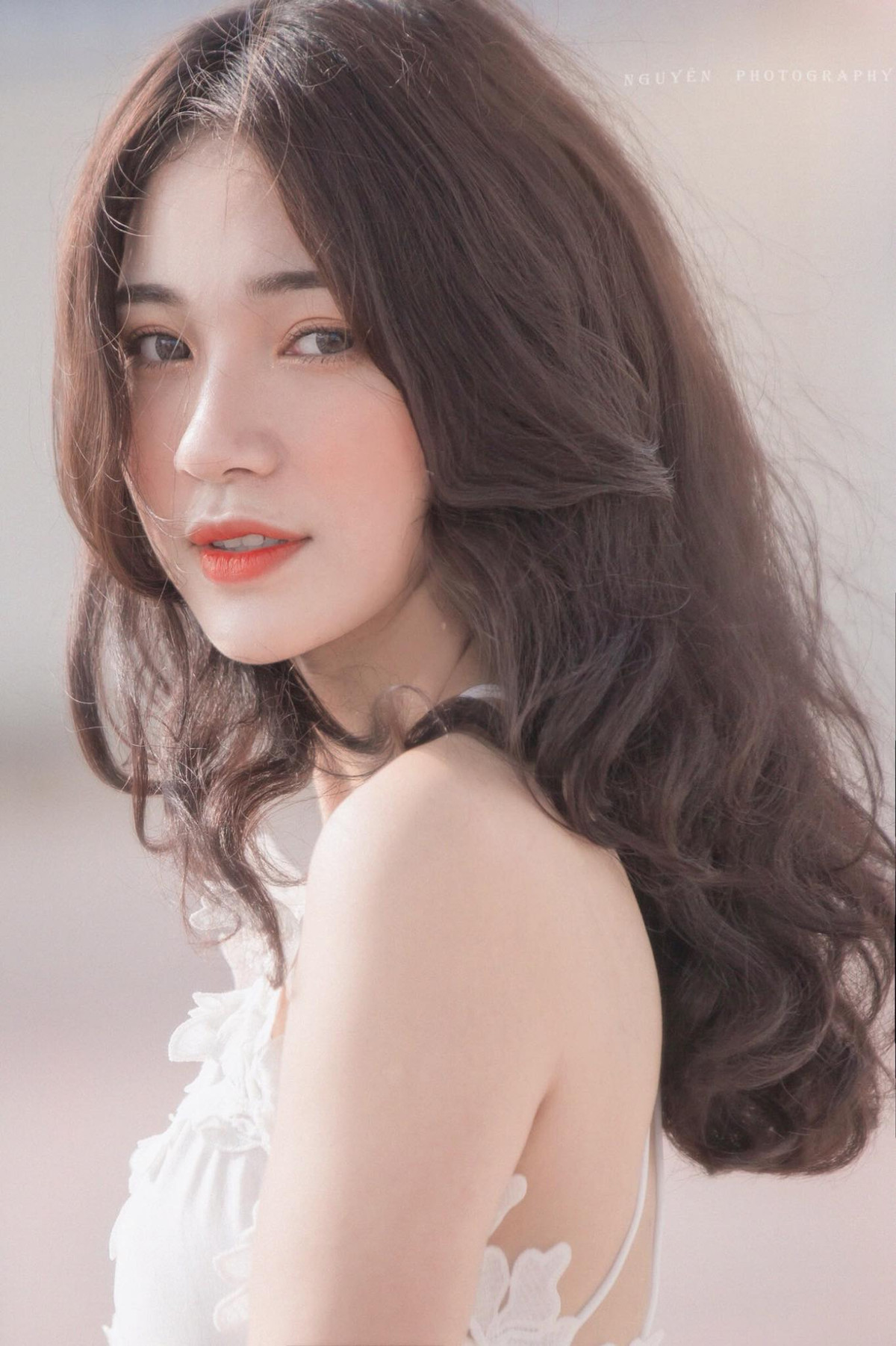 Cô giáo Ngọc sở hữu gương mặt khả ái và chiều cao nổi bật gây ấn tượng người đối diện từ lần đầu gặp gỡ.