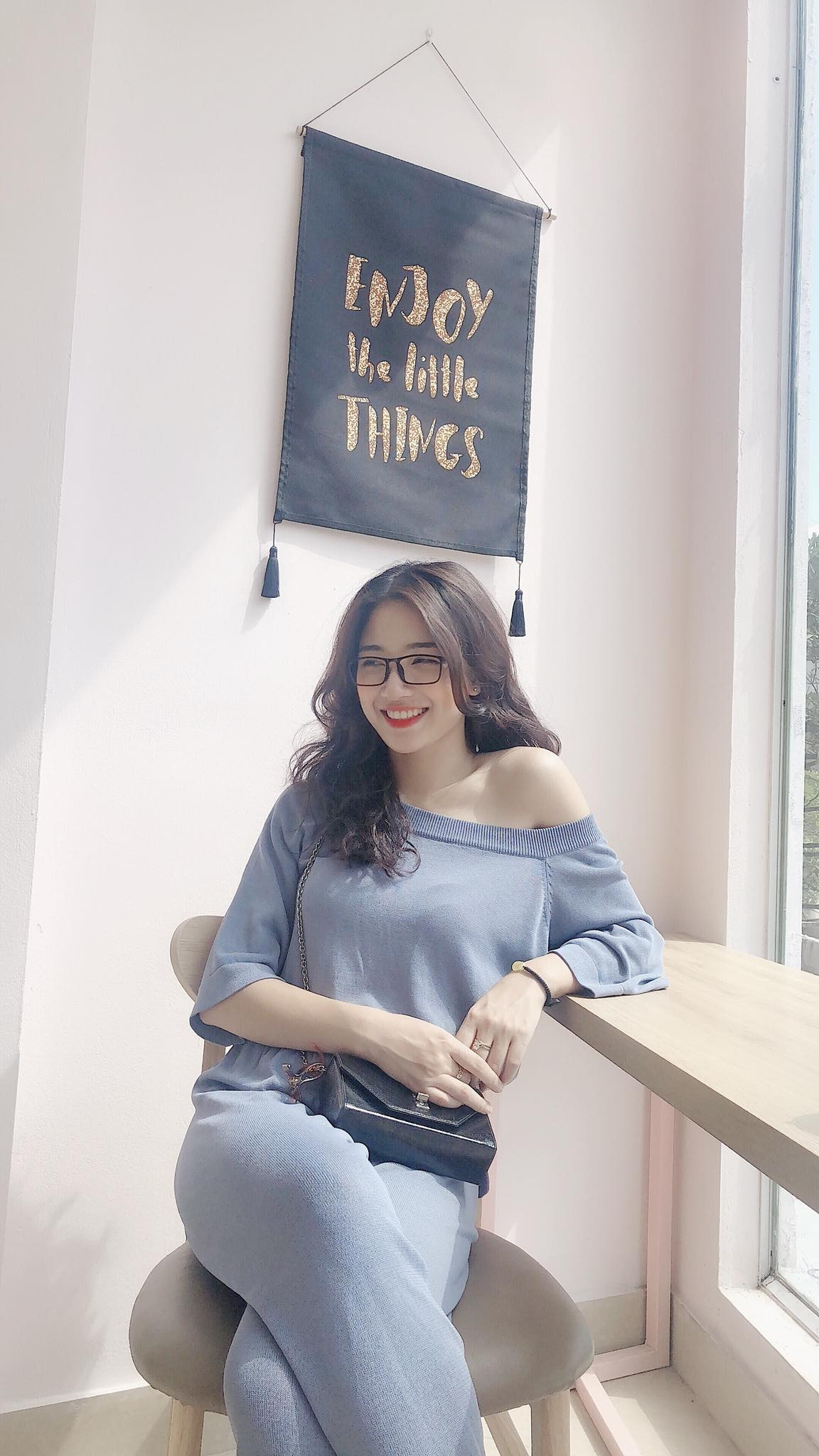 Tiêu Ngọc hiện là giảng viên dạy Toán trường Cao đẳng nghề Công nghệ cao Hà Nội. Được biết, trước khi trở thành giảng viên, cô Ngọc từng là Hoa khôi Thanh lịch trường Đại học Sư phạm Hà Nội, Top 20 nữ sinh viên Việt Nam duyên dáng năm 2016.