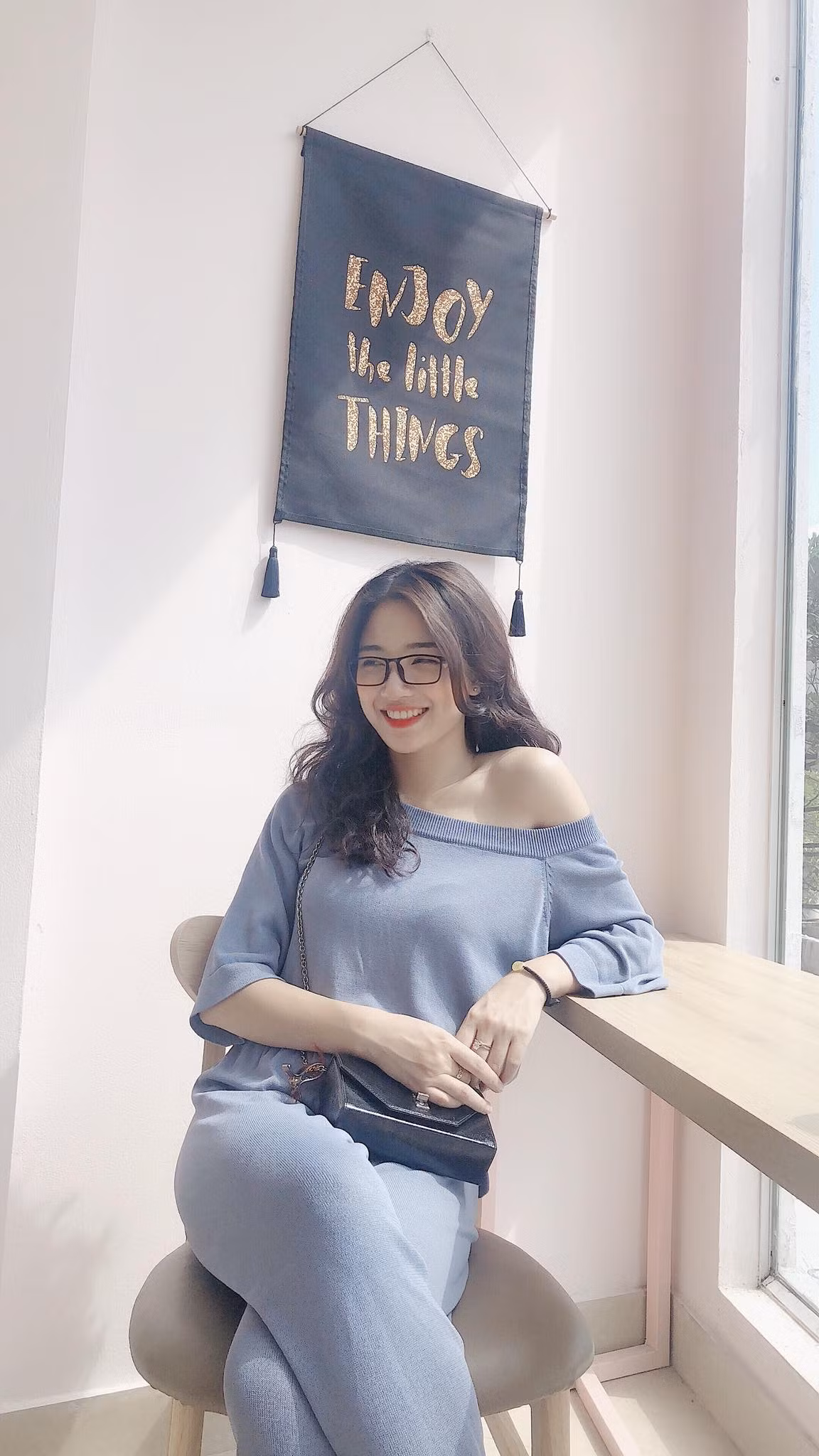 Tiêu Ngọc hiện là giảng viên dạy Toán trường Cao đẳng nghề Công nghệ cao Hà Nội. Được biết, trước khi trở thành giảng viên, cô Ngọc từng là Hoa khôi Thanh lịch trường Đại học Sư phạm Hà Nội, Top 20 nữ sinh viên Việt Nam duyên dáng năm 2016.