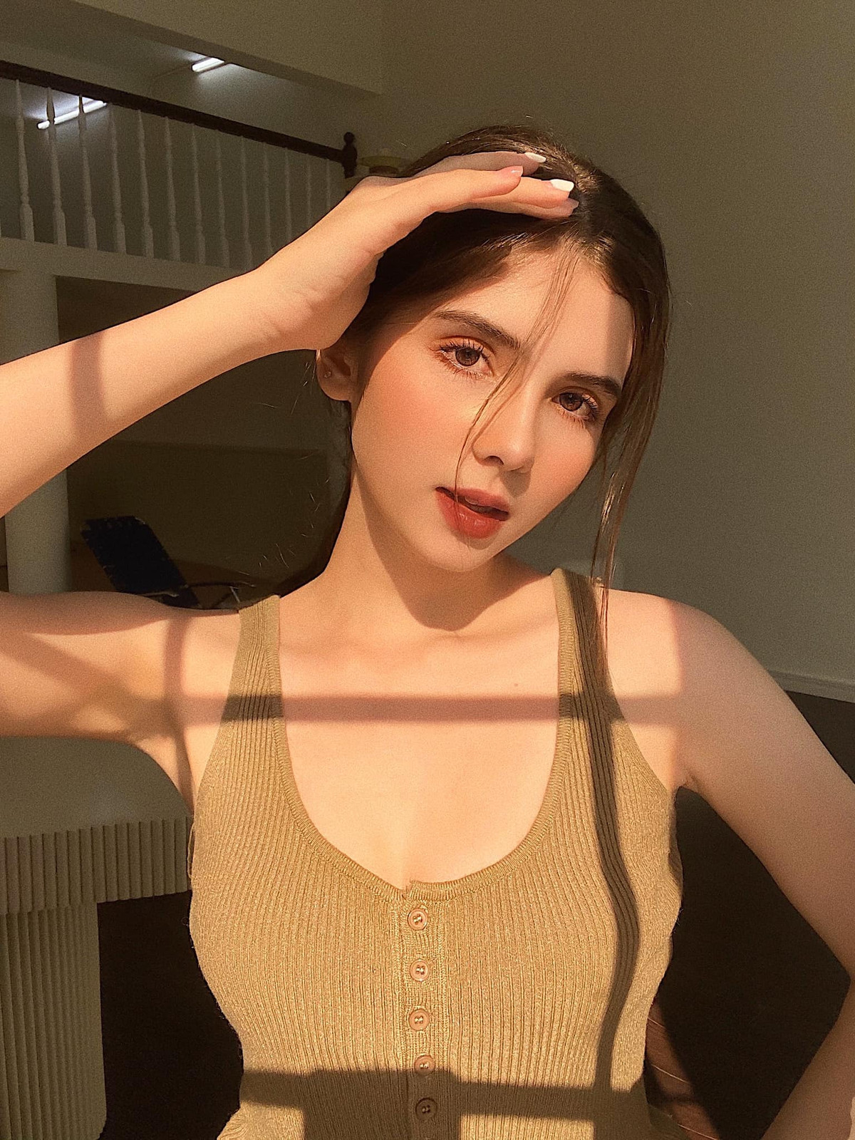 Hiện tại, Xuân Mai đang là gương mặt người mẫu ảnh đắt giá khi được nhiều local brand mời chụp hình lookbook.