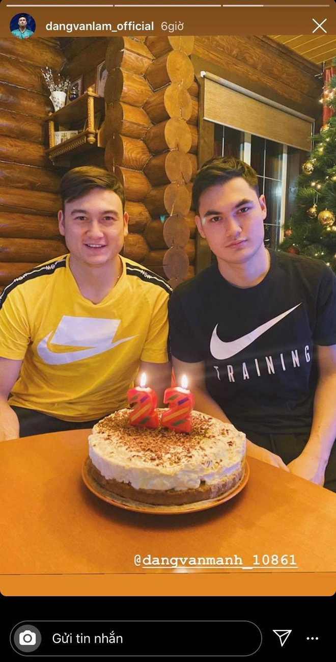 Xem hình ảnh có thể thấy mối quan hệ giữ nàng WAG đội tuyển Việt Nam và các thành viên trong gia đình Văn Lâm là vô cùng thân thiết.