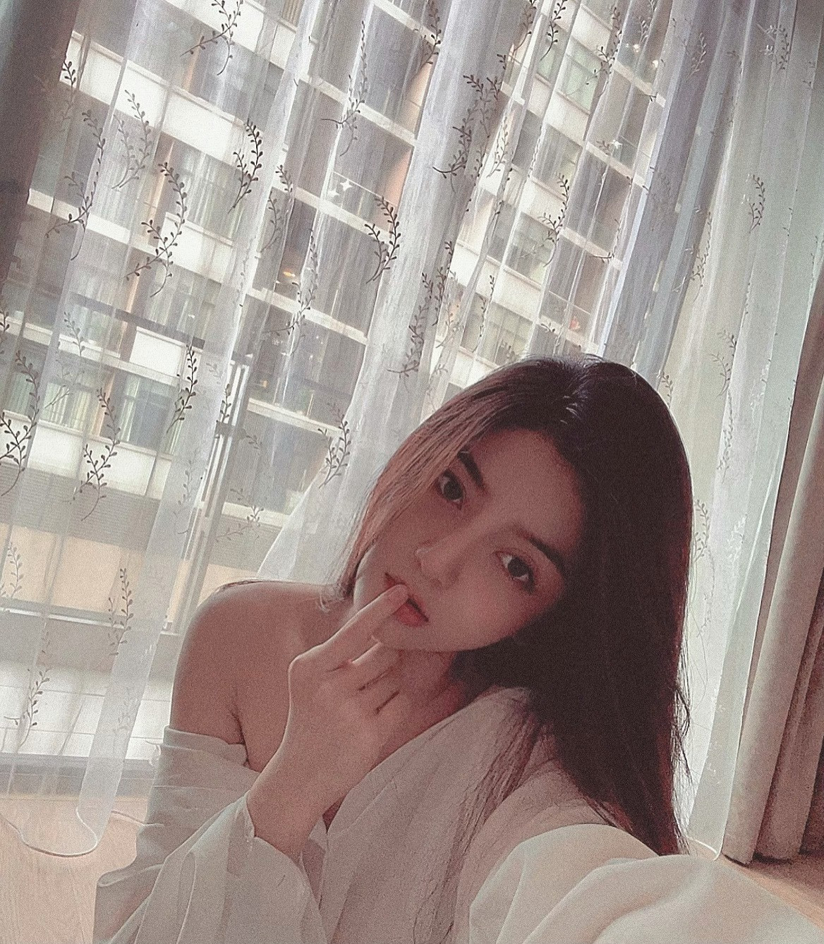 Trên Instagram, Thanh Huyền thường xuyên chia sẻ nhiều hình ảnh khoe vóc dáng nuột nà, nóng bỏng.