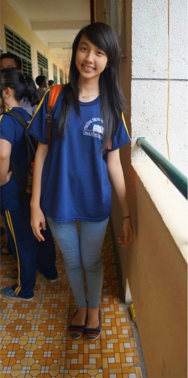 Cụ thể, trong Q&amp;A, Thùy Tiên bất ngờ nhận được câu hỏi: "Chị có làm răng không ạ?". Đáp lại, Tân Hoa hậu cũng hé lộ cô từng niềng răng và cắt nướu để nụ cười đẹp hơn chứ răng vẫn là răng thật.