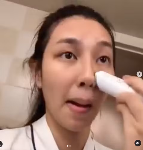 Trước đó, Thuỳ Tiên từng lộ nhan sắc không son phấn ngoài đời, không những không bị chê, cô nàng còn được khen ngợi vì vẫn xinh đẹp, rạng ngời.