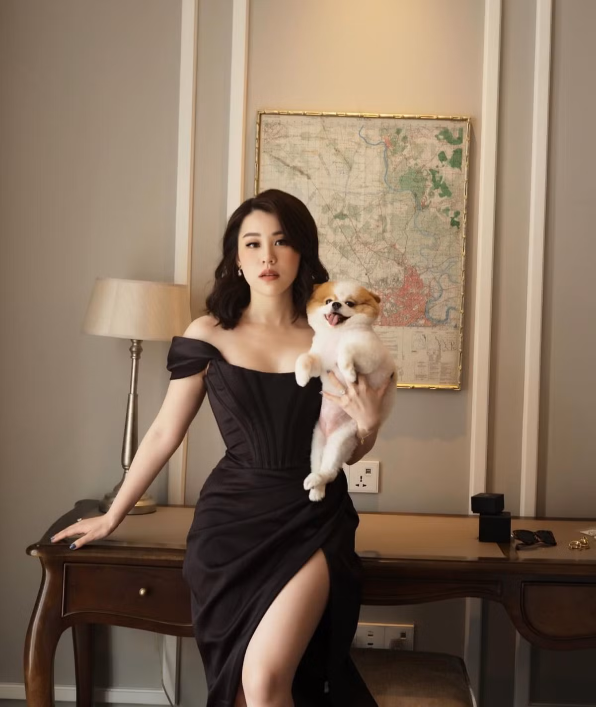 Trinh Hoàng (Hoàng Tuyết Trinh) là một trong số những hot girl thuộc hội rich kid Việt.