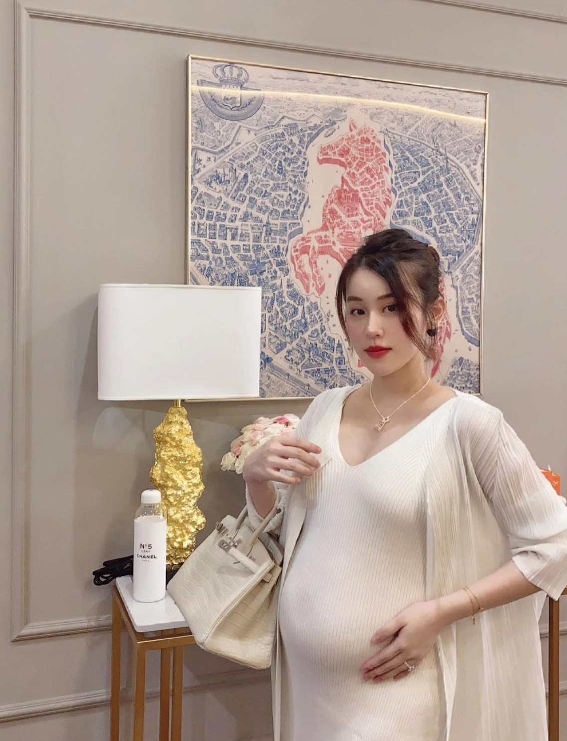 Chồng của Trinh Hoàng là Jay Trần - một doanh nhân tại Mỹ và cũng thường được nhắc đến với danh xưng rich kid.