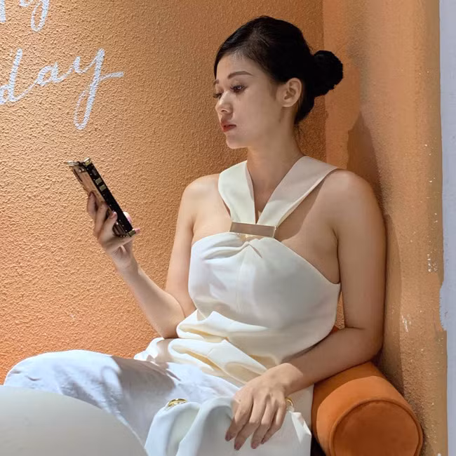 Năm 2018, Giang Hà khiến nhiều người đồng cảm khi lên tiếng chia sẻ về cuộc tình bi đát của mình trong quá khứ. Tuy nhiên hiện tại, cô đã tìm được cho mình một "bến đỗ" bình yên.