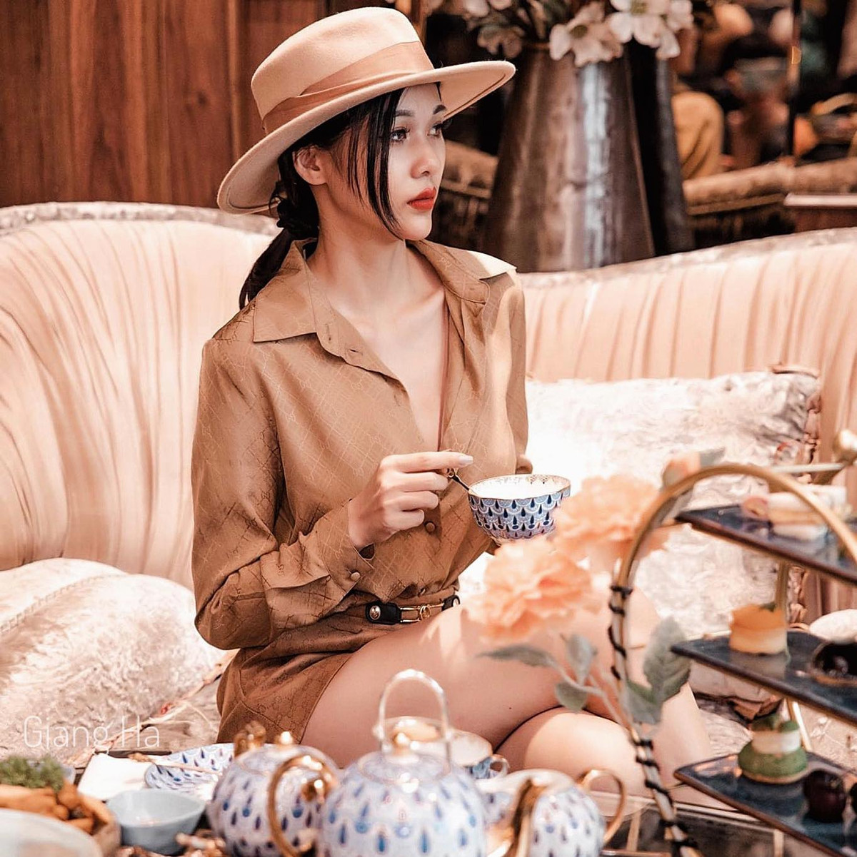 Trước đây có nhiều năm làm việc với vai trò người mẫu chuyên nghiệp nên Giang Hà định hướng được phong cách thời trang chuẩn chỉnh, hợp với bản thân.