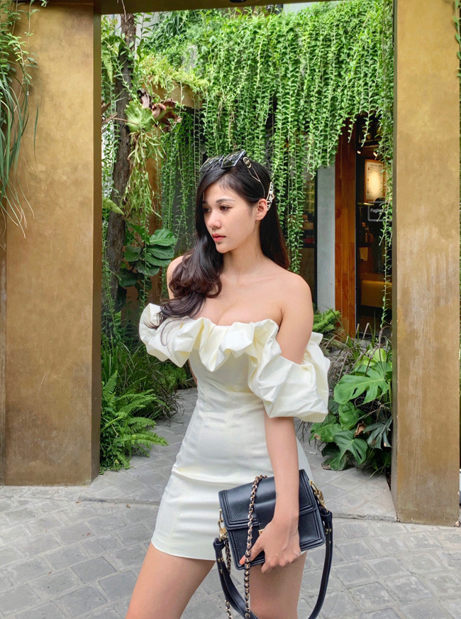 Được biết, Giang Hà từng lọt vào top 15 cuộc thi "Hoa hôi Sinh viên Hà Nội" khi còn là sinh viên.