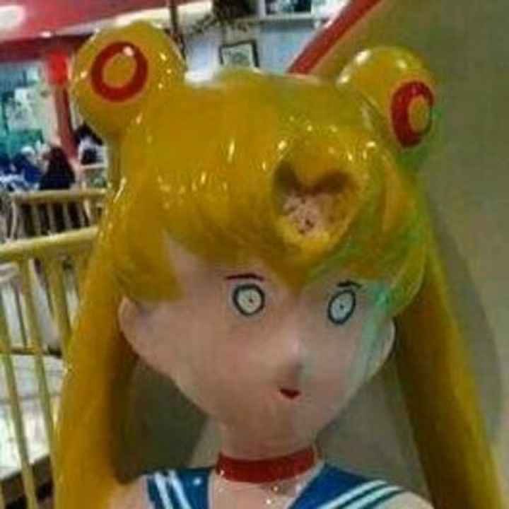 Tuổi thơ của nhiều người thường gắn liền với các nhân vật hoạt hình trong phim ảnh như Thủy thủ Mặt trăng, Pikachu, Siêu nhân,...