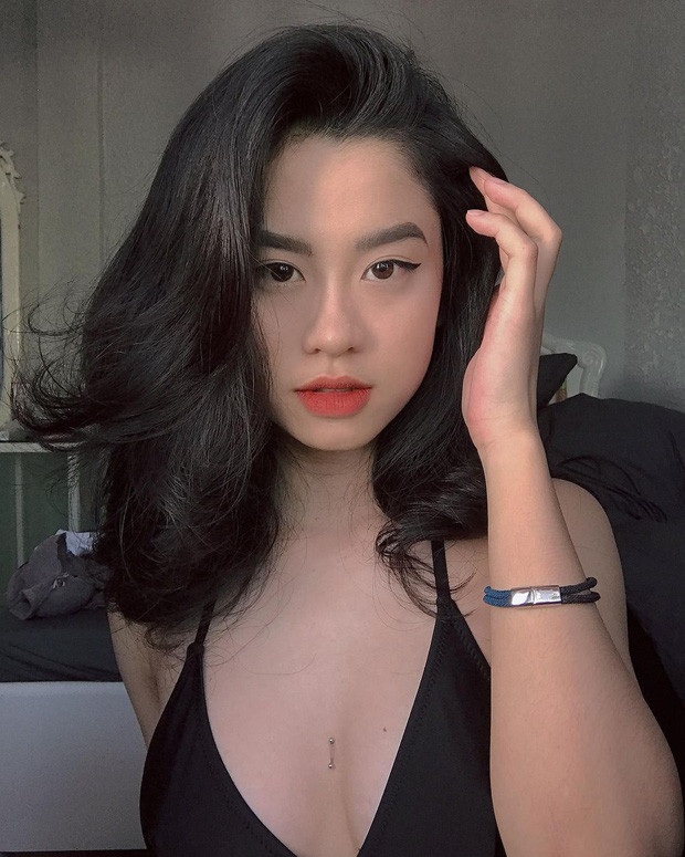 "Lời khuyên dành cho ai định xỏ ở đây thì bỏ đi nha. Tôi trẻ trâu, tôi mắc sai lầm, đừng ai như tôi. Thành cái sẹo xấu lắm", Hàn Hằng chia sẻ.