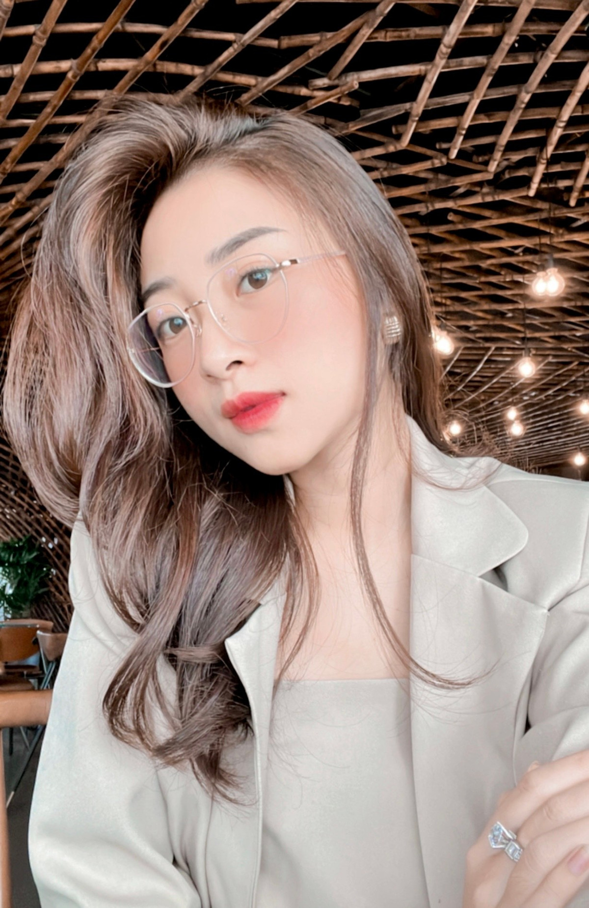 Nhiều người hâm mộ dành lời khen cho vợ Văn Đức: "Chị Linh đẹp quá điểm 10 cho bà bầu luôn", "Xinh quá chị bầu", "Mẹ bầu ngày càng xinh quá", "Xinh quá chị ơi"...