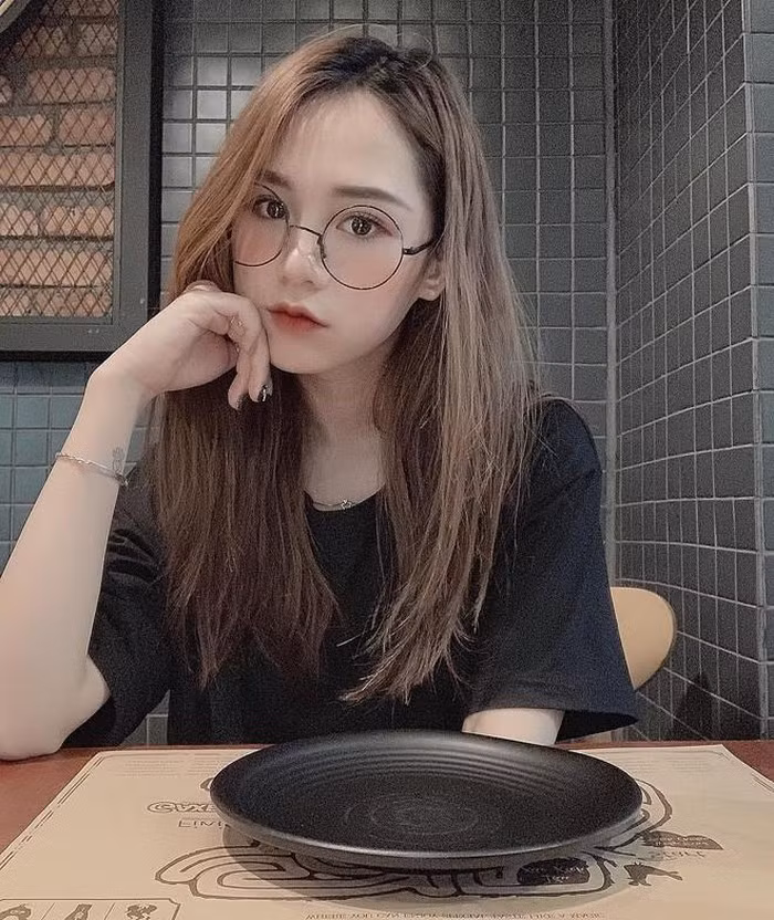 Trần Phương Anh, hot girl sinh năm 1998 tới từ Hà Nội hiện được netizen xứ Trung khen ngợi hết lời nhờ vào ngoại hình xinh xắn, bắt mắt.