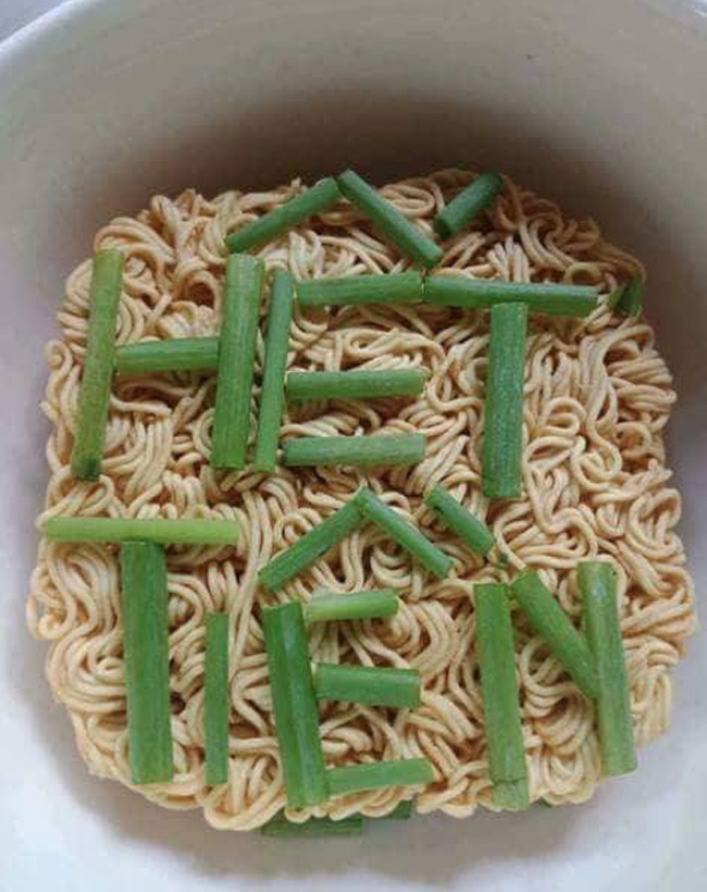 Ai đã từng trải qua quãng thời gian sinh viên chắc chắn sẽ không quên được sự khác nhau giữa bữa cơm đầu tháng và cuối tháng.