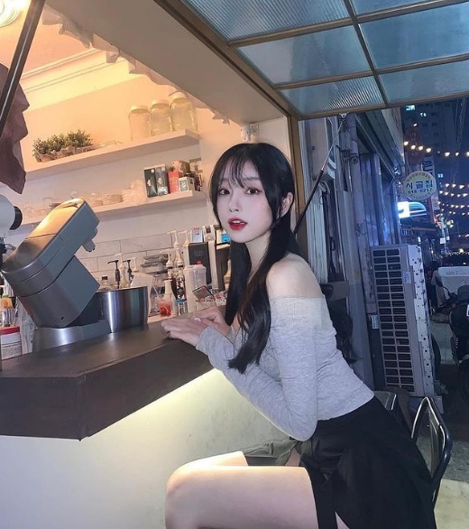 Mỗi hình ảnh của hot girl 9X này thu hút hàng chục nghìn lượt yêu thích.