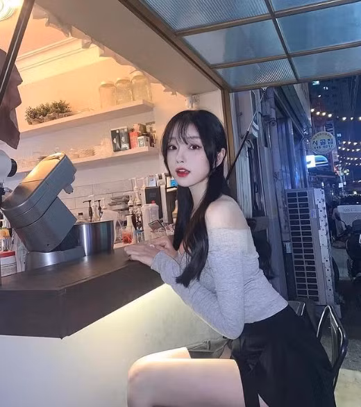 Mỗi hình ảnh của hot girl 9X này thu hút hàng chục nghìn lượt yêu thích.