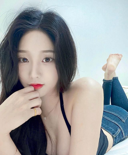 Nhan sắc xinh đẹp, ngọt ngào của hot girl 9x xứ sở kim chi được cư dân mạng đánh giá cao.