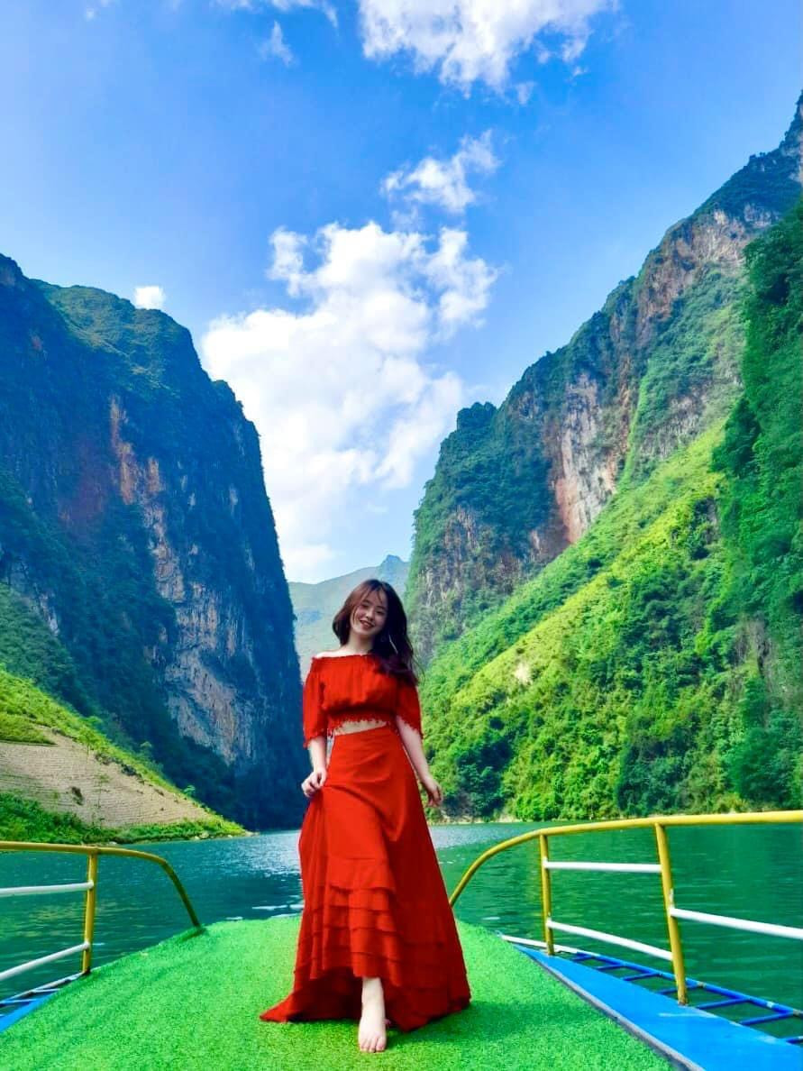 Càng trưởng thành càng nhuận sắc, cô nàng hiện đang sở hữu Facebook cá nhân với hàng chục ngàn người theo dõi.