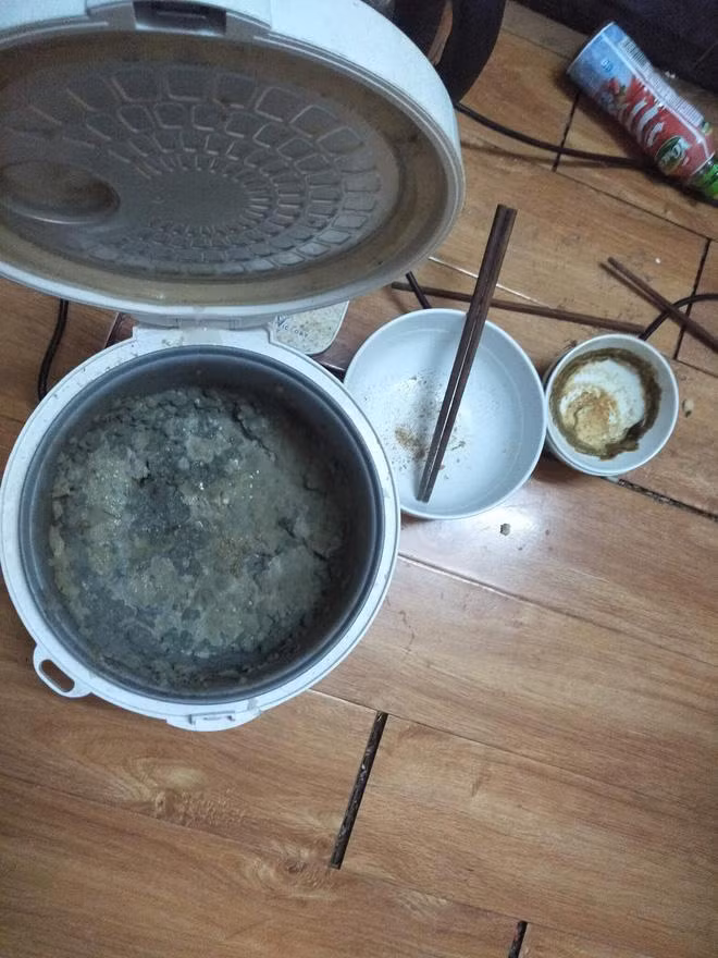 Nhiều người thuê trọ đã phải bỏ nồi cơm điện cũ để mua mới vì quá khiếp hãi. Ảnh: Tổng hợp