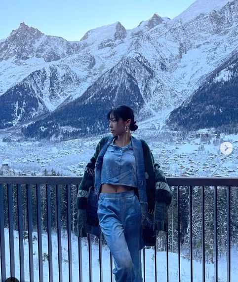 Ngoài việc nổi tiếng vì có gia thế "khủng", Mae Tan còn là người mẫu, stylist tên tuổi và được nhiều hãng thời trang lớn mời gọi.