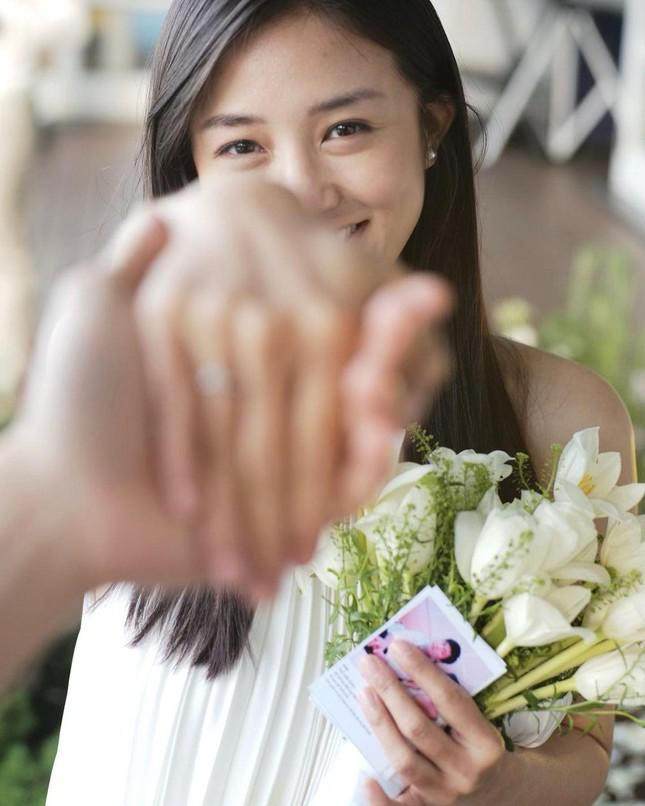 Mới đây, cư dân mạng được phen nháo nhào khi Salim (tên thật là Hoàng Kim Ngân, sinh năm 1992) được bạn trai thiếu gia cầu hôn.