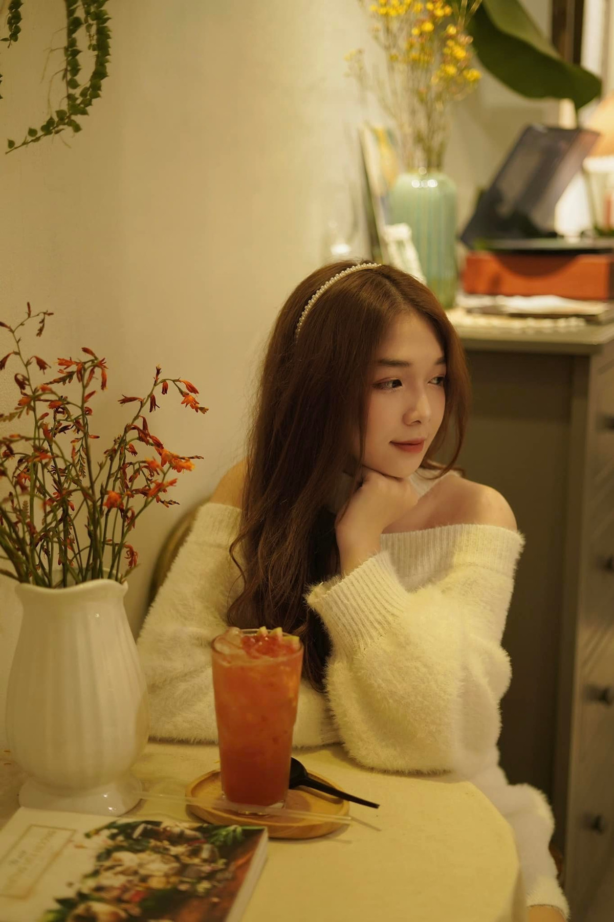 Bộ ảnh nhanh chóng nhận được hàng nghìn lượt thích cùng bình luận khen ngợi vẻ ngoài của Kiều Oanh.