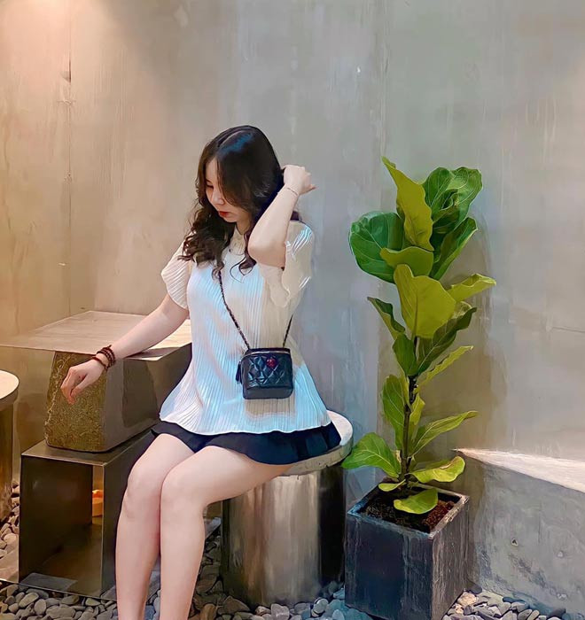 17 tuổi, cô gái Hải Dương bắt đầu hành trình thay đổi nhan sắc. Cô quyết tâm “lột xác” toàn toàn từ vóc dáng đến làn da, thay đổi cả gu ăn mặc. Sự thay đổi của Phương Thanh khiến nhiều người ngỡ ngàng, bạn bè cũ thậm chí không nhận ra khi gặp lại cô.