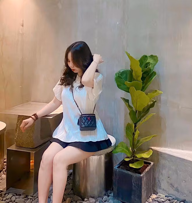 17 tuổi, cô gái Hải Dương bắt đầu hành trình thay đổi nhan sắc. Cô quyết tâm “lột xác” toàn toàn từ vóc dáng đến làn da, thay đổi cả gu ăn mặc. Sự thay đổi của Phương Thanh khiến nhiều người ngỡ ngàng, bạn bè cũ thậm chí không nhận ra khi gặp lại cô.