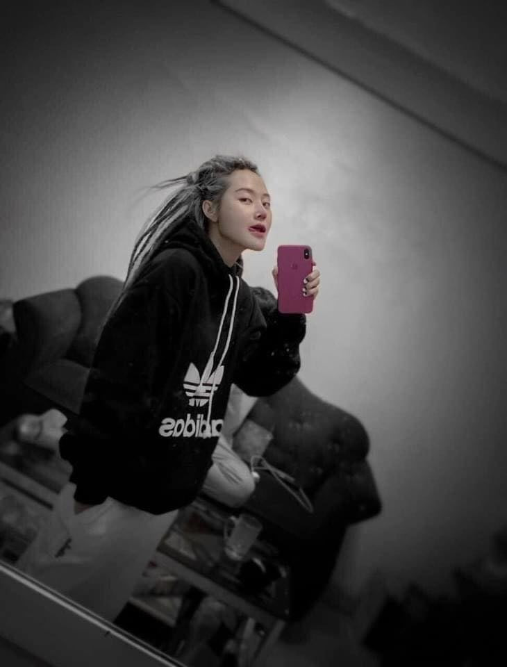 Công việc của Huyên Huyên liên quan đến lĩnh vực làm đẹp, cộng thêm bản thân có đam mê chụp ảnh và làm mẫu ảnh nên cô được thỏa sức sáng tạo, làm những gì mình muốn.