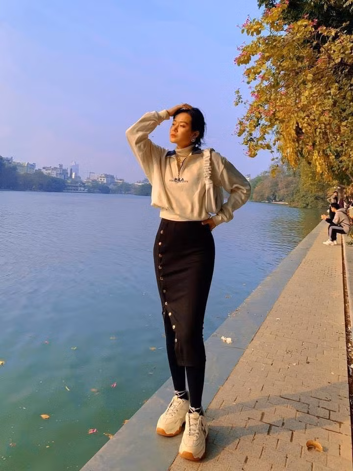 Từ vóc dáng và phong cách thời trang của Huyên Huyên nổi bật không khác gì thế hệ hot girl hiện nay.