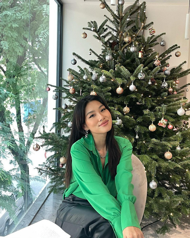 Một trong những hoạt động đầu tiên trong dịp Giáng Sinh năm nay của Thảo Nhi Lê là tổ chức ăn uống tại nhà cùng người thân và bạn bè.