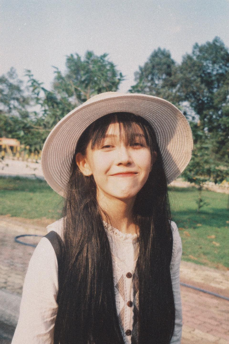 Nhiều cư dân mạng còn để lại ý kiến rằng hình ảnh Hậu Hoàng tinh nghịch đã thành thương hiệu nên muốn thay đổi chắc phải để mọi người làm quen từ từ. Ảnh: FBNV