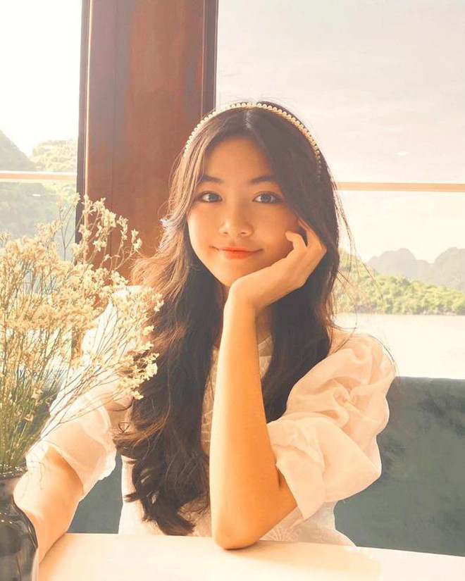 Lọ Lem nhà Quyền Linh thu hút sự chú ý của netizen nhờ nhan sắc xinh xắn không chút tì vết và rạng rỡ ở tuổi 15.